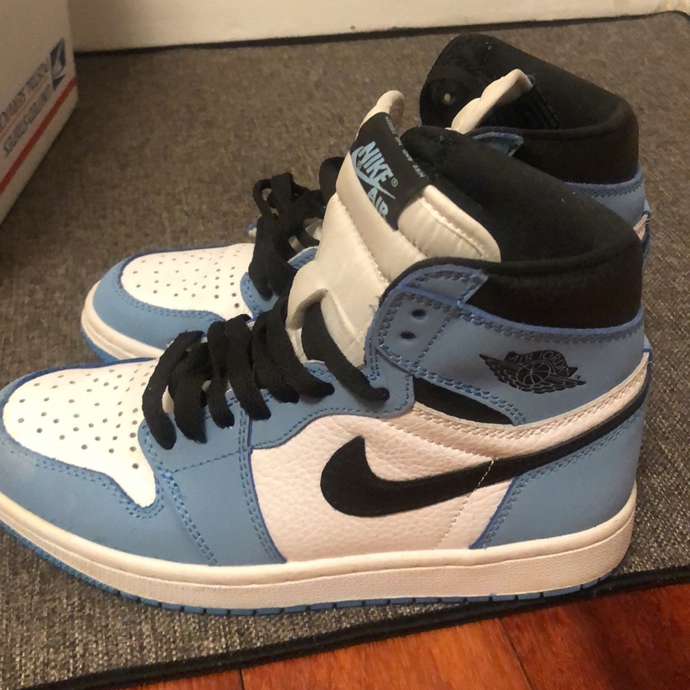 Air Jordan 1 Retro High OG University Blue